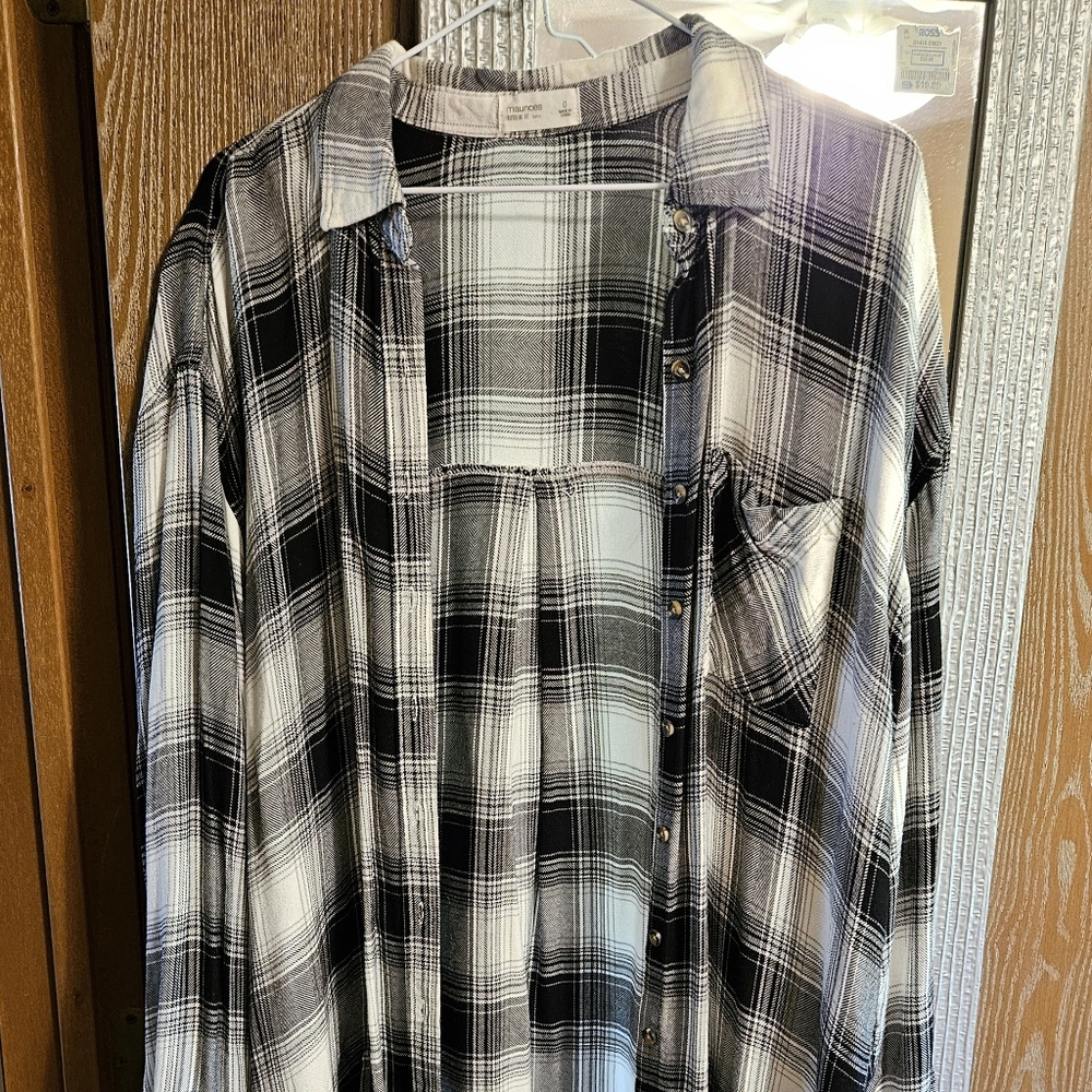 Maurices Black & White Plaid Button-Down Shirt